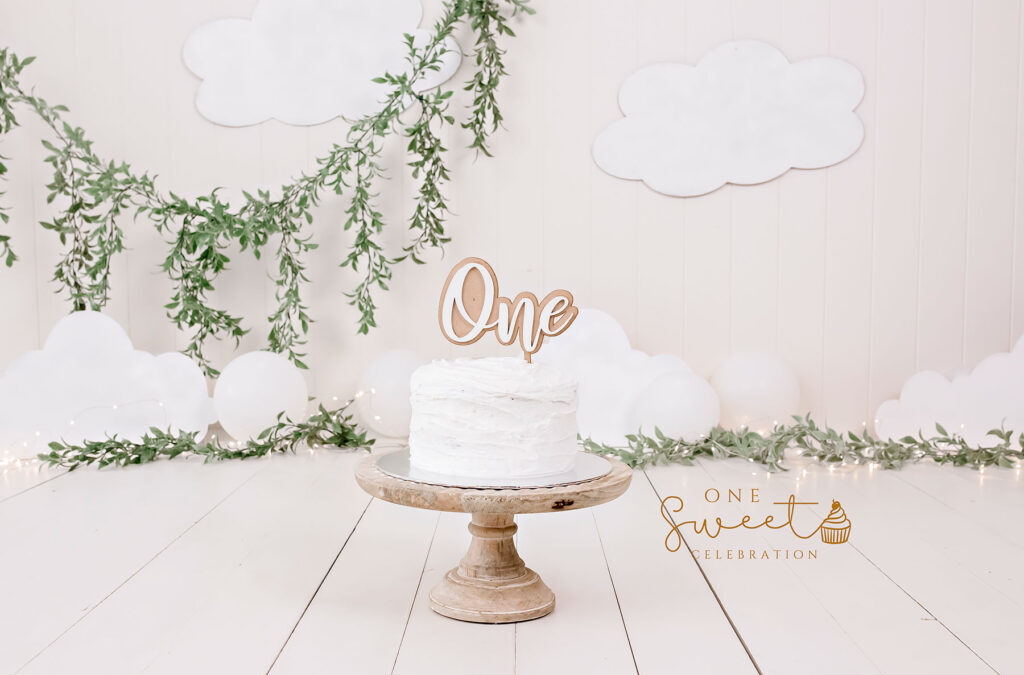 Classic white and Greenery – Brisbane Gold Coast cake smash photographer